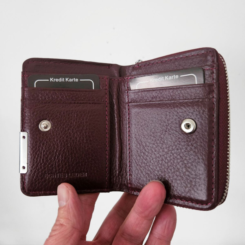 Malá dámska kožená peňaženka fialová SCARLETT