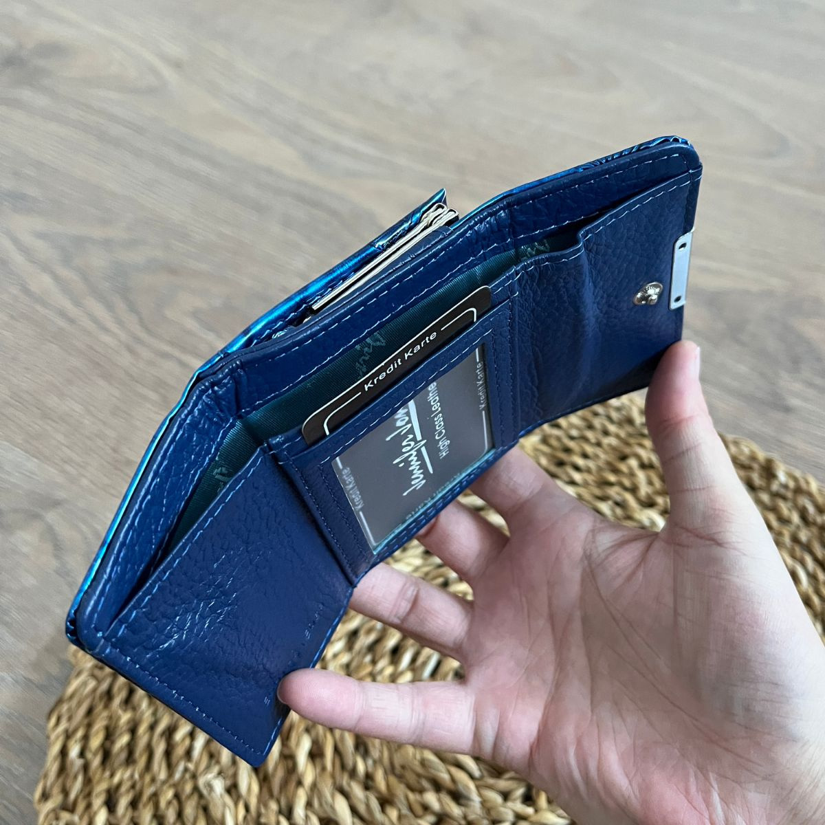 Malá dámska kožená peňaženka modrá VIVIENNE