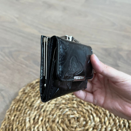 Malá dámska kožená peňaženka čierna VIVIENNE