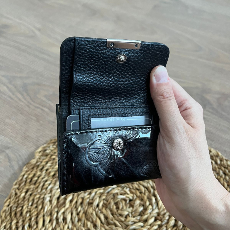 Malá dámska kožená peňaženka čierna VIVIENNE