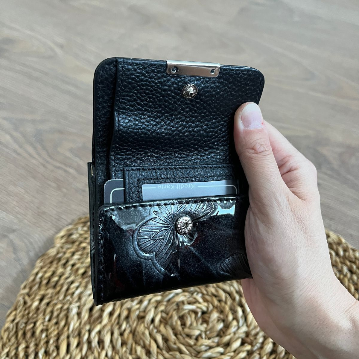 Malá dámska kožená peňaženka čierna VIVIENNE