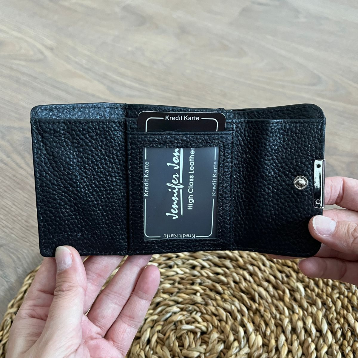 Malá dámska kožená peňaženka čierna VIVIENNE