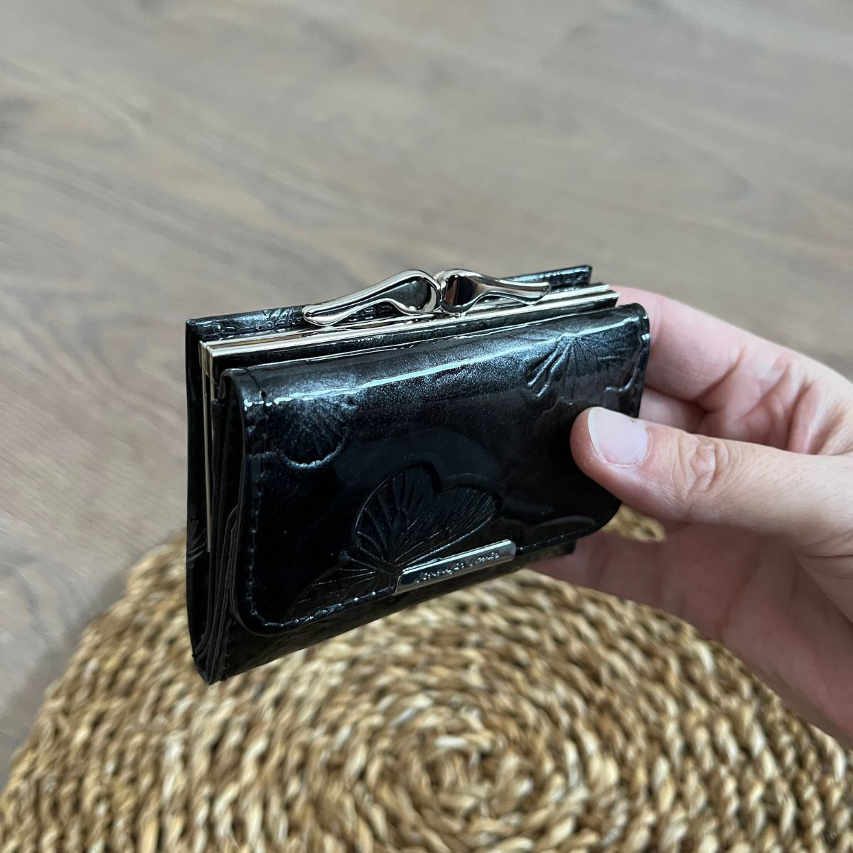 Malá dámska kožená peňaženka čierna VIVIENNE