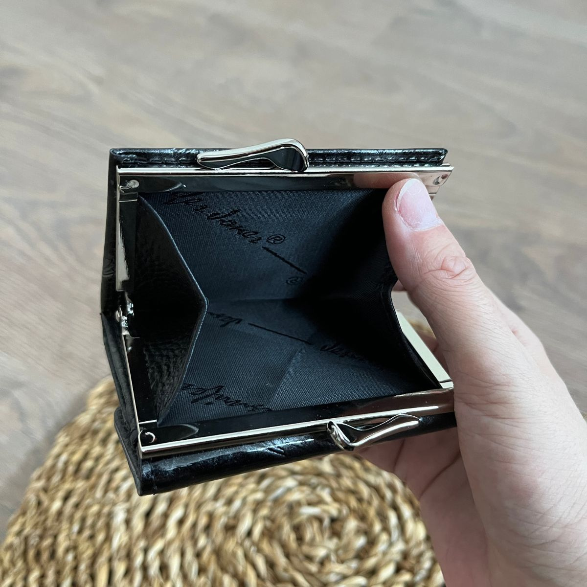 Malá dámska kožená peňaženka čierna VIVIENNE