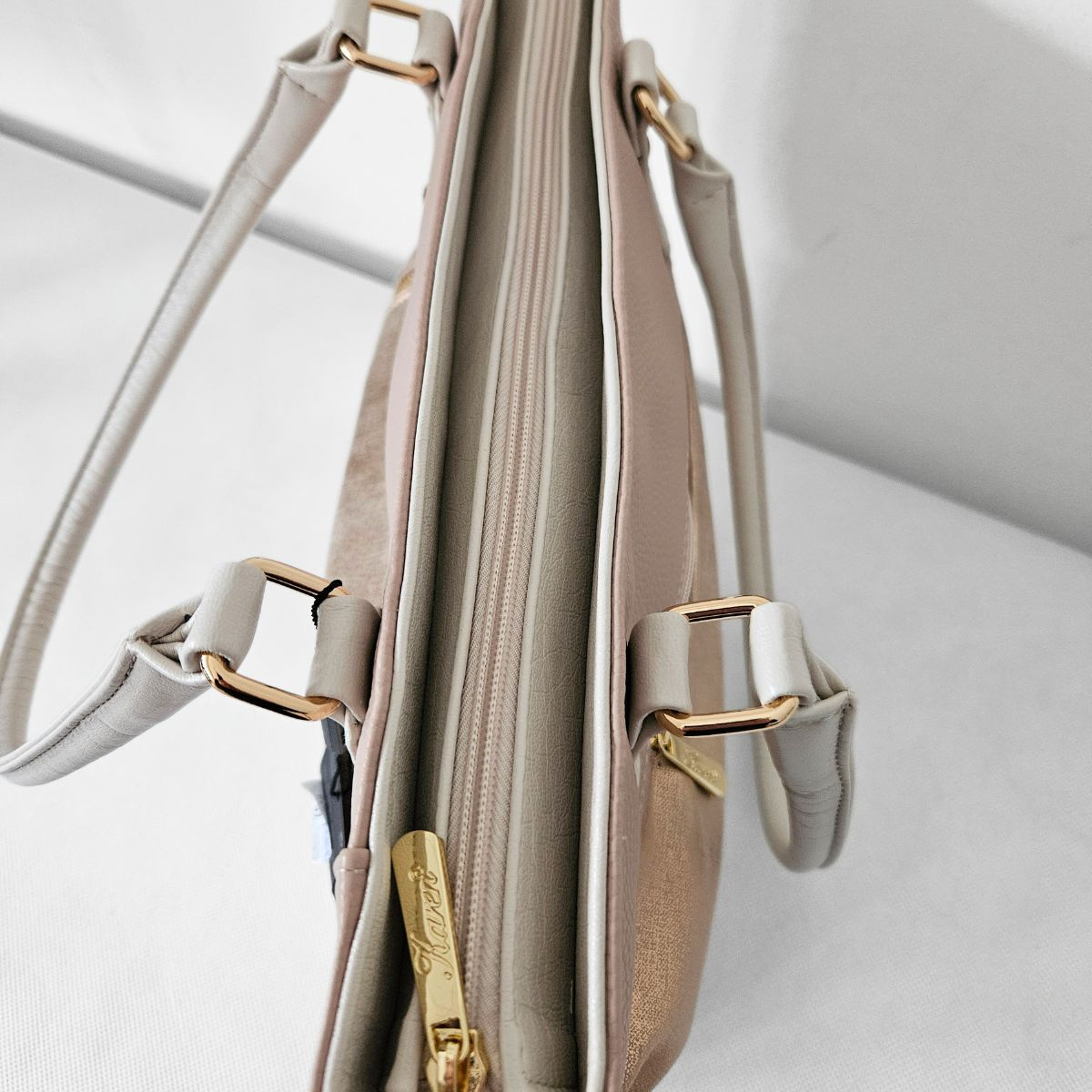 Dámska béžovo-púdrová kabelka na rameno EVIE