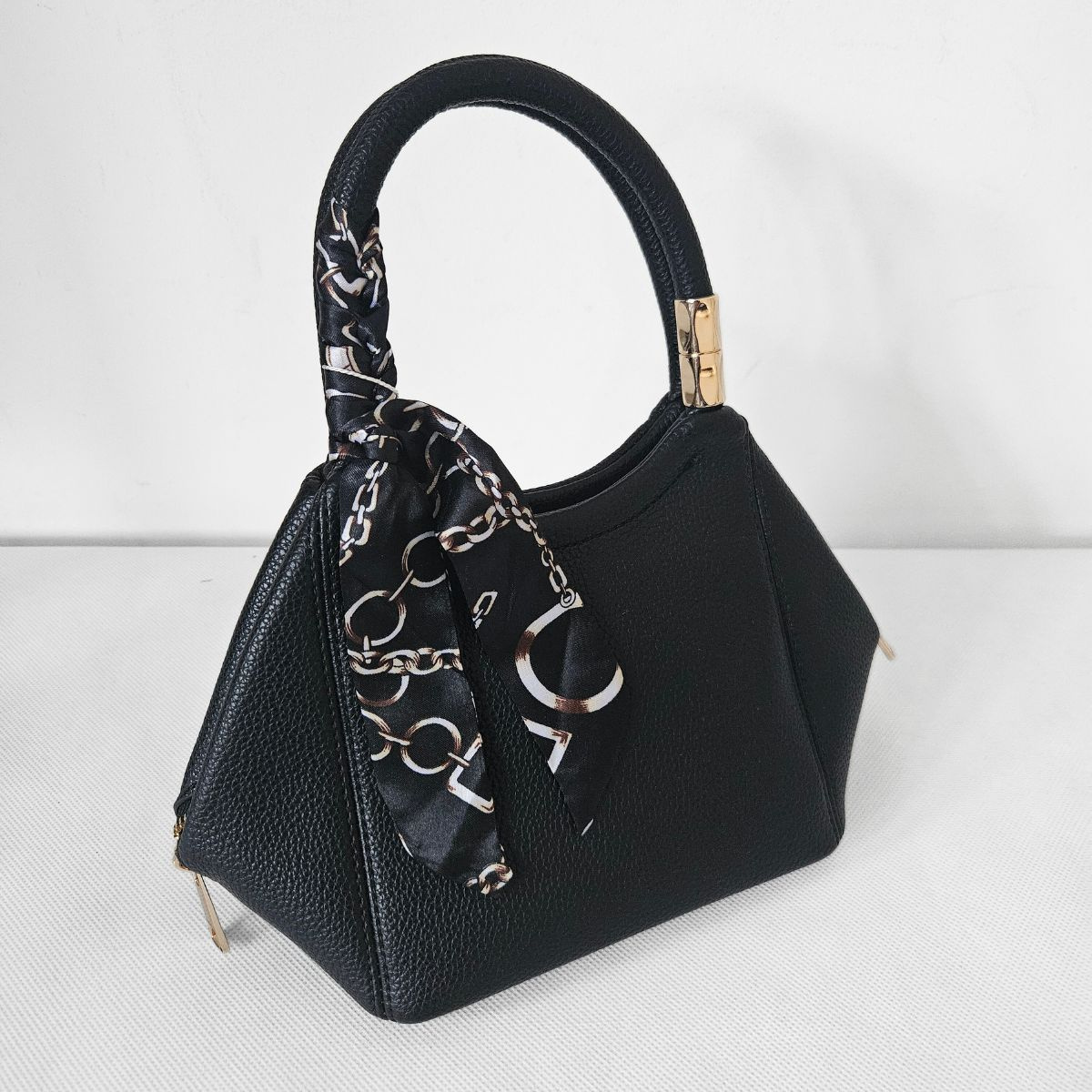 Malá čierna kabelka do ruky MIREN