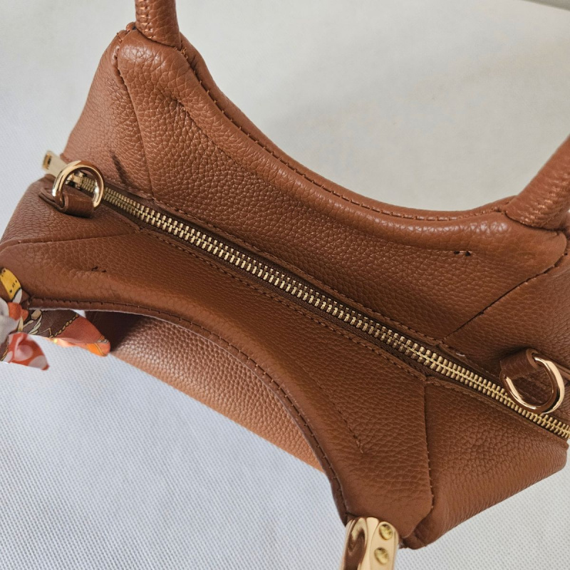 Malá hnedá kabelka do ruky MIREN