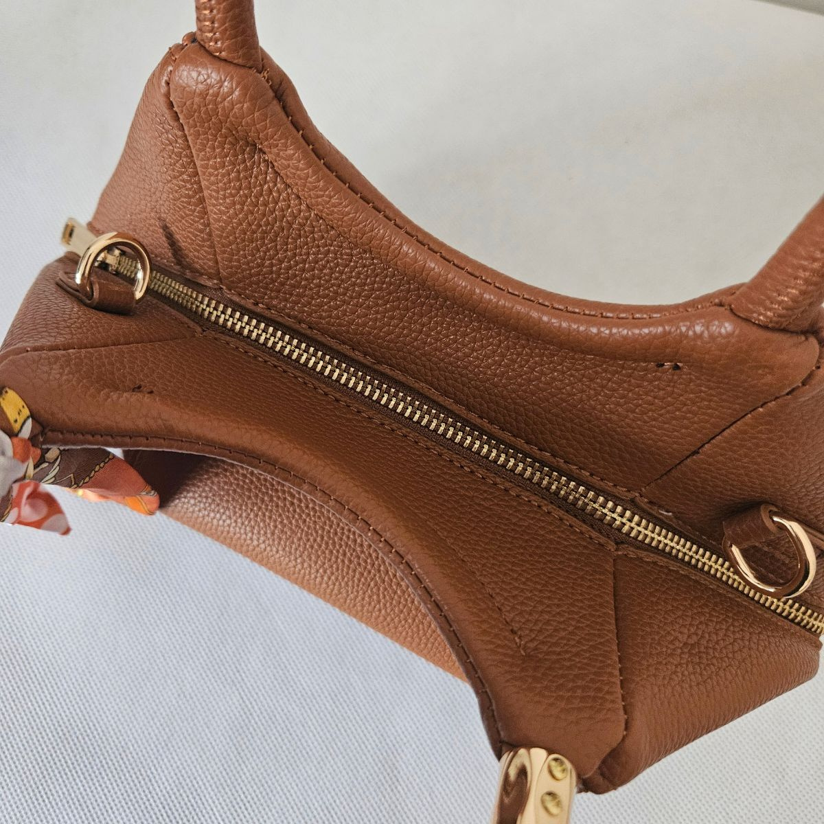 Malá hnedá kabelka do ruky MIREN