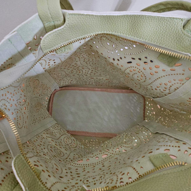 Perforovaná zelená kabelka OMEGA