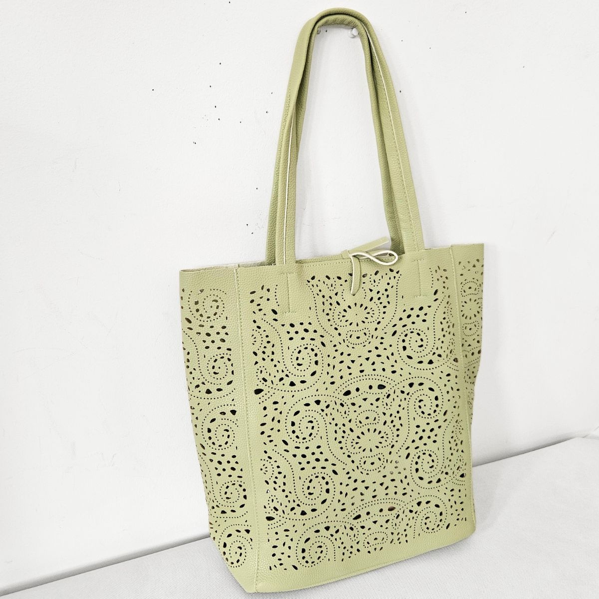 Perforovaná zelená kabelka OMEGA