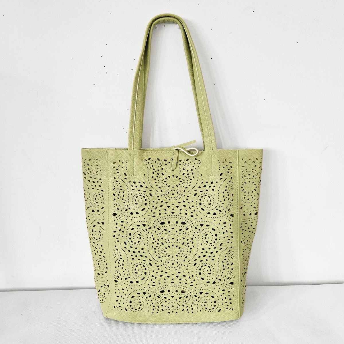 Perforovaná zelená kabelka OMEGA