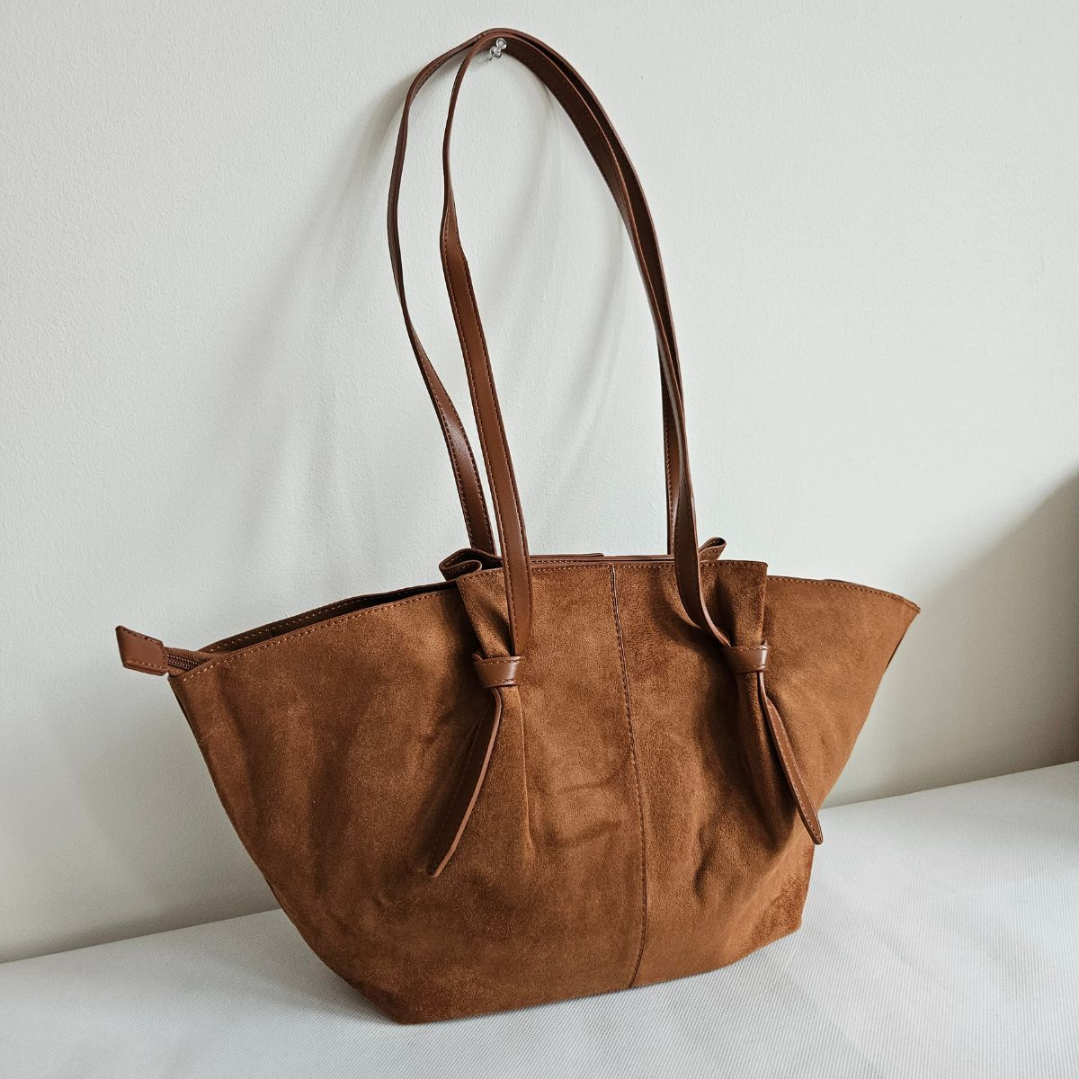 Hnedá eko-semišová kabelka na rameno MIRA - priestranná