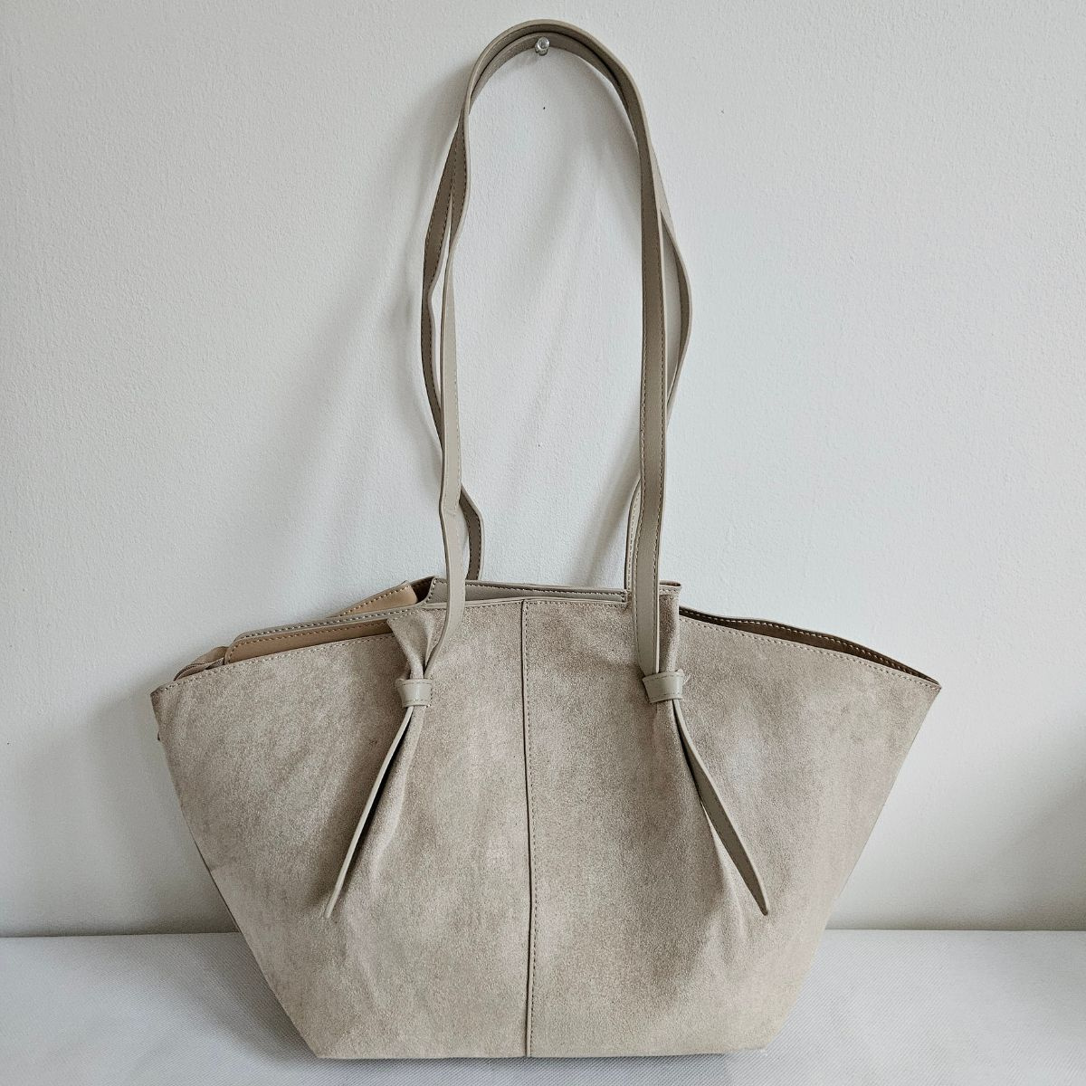 Béžová eko-semišová kabelka na rameno MIRA - priestranná