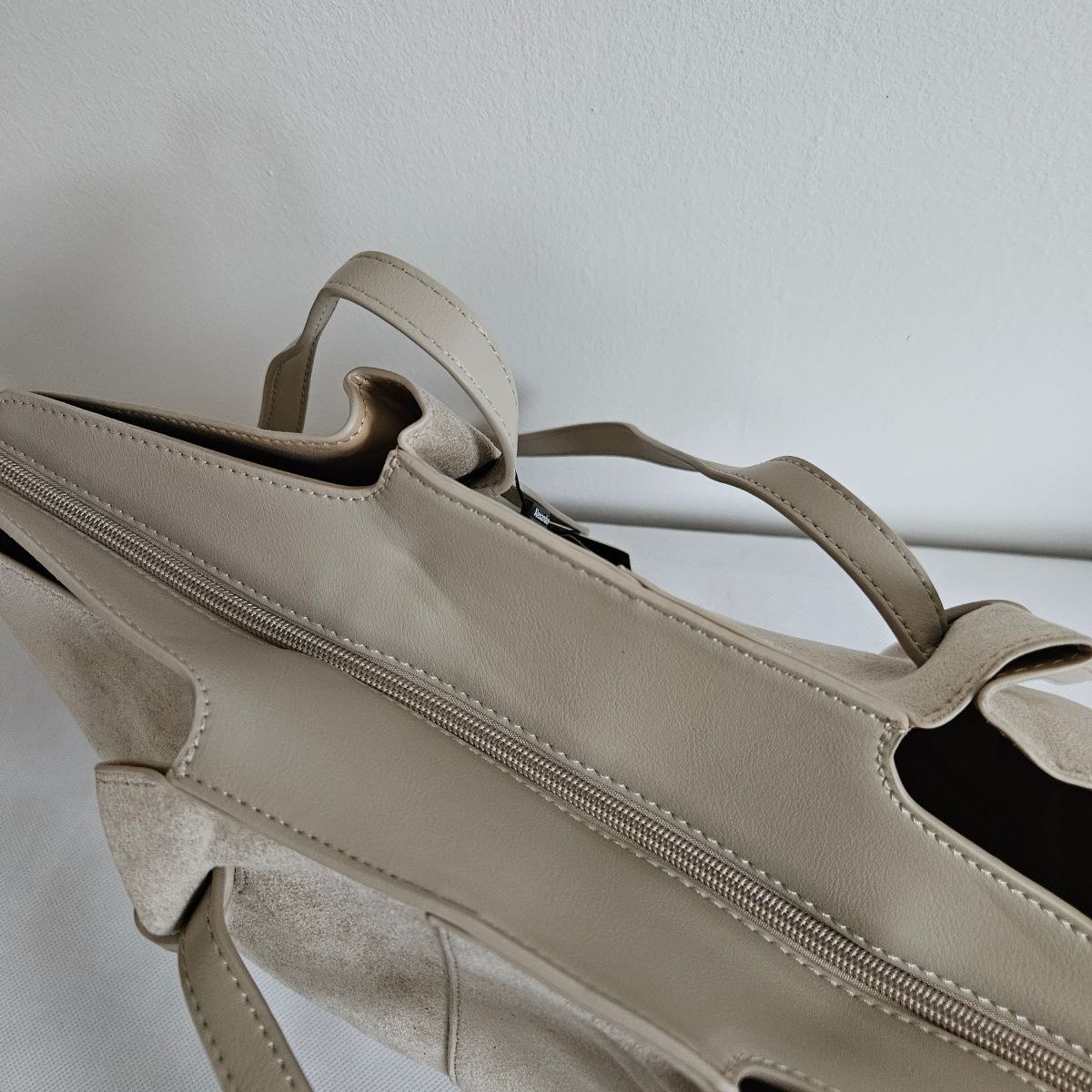 Béžová eko-semišová kabelka na rameno MIRA - priestranná