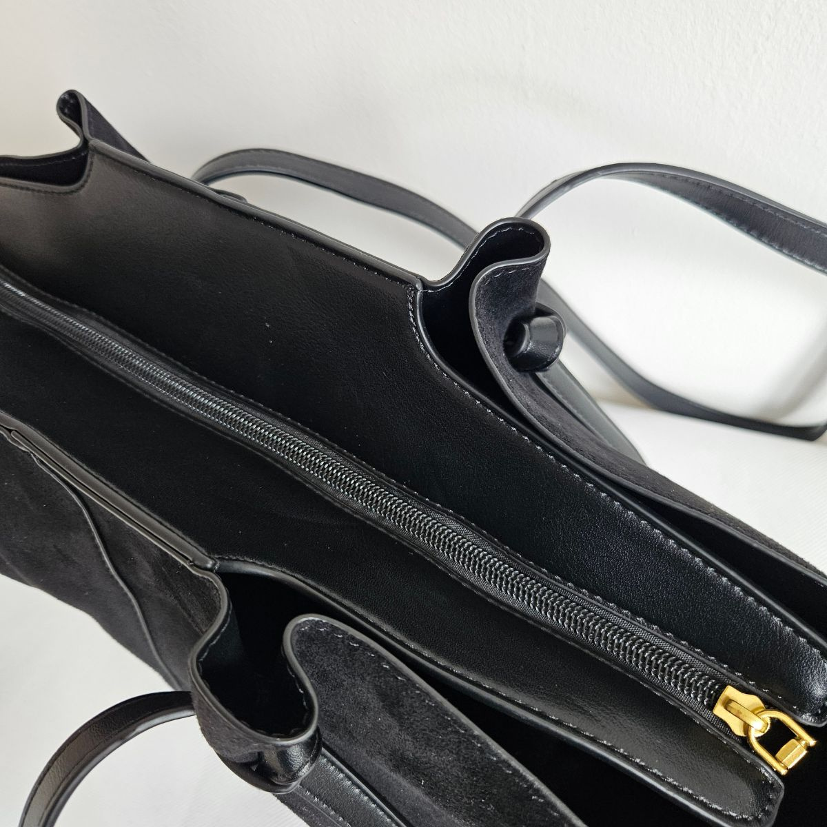 Čierna eko-semišová kabelka na rameno MIRA - priestranná