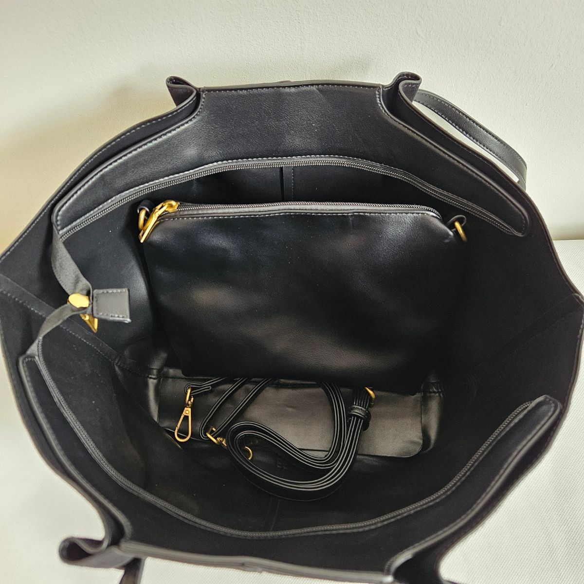 Čierna eko-semišová kabelka na rameno MIRA - priestranná