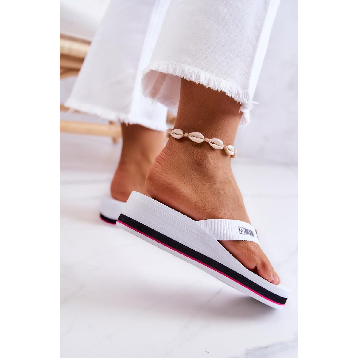 Ženské flip -flops flip -flops on kliny veľká hviezda jj274a333 biela - Biela