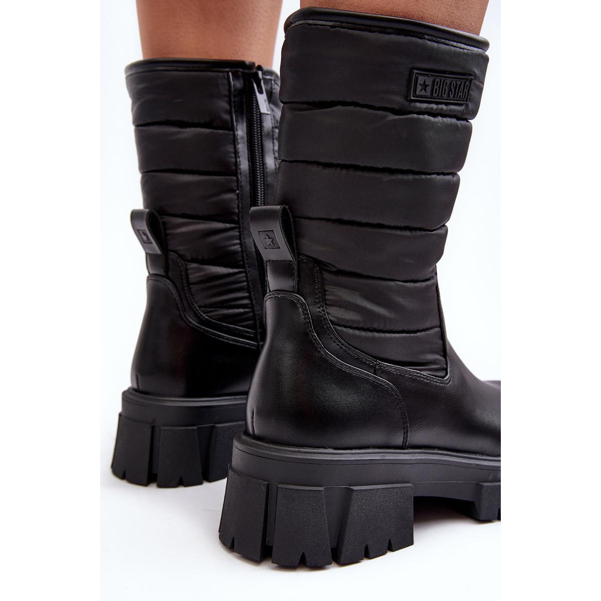 Snehové topánky izolované čiernou veľkou hviezdou MM274068