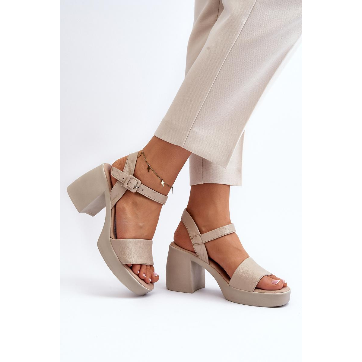 Zazoo 40386 Dámske kožené sandále na podpätku Beige - Béžová