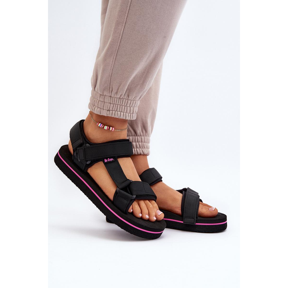 Dámske sandále na platforme Lee Cooper LCW-24-05-2751L Čierne - Čierna