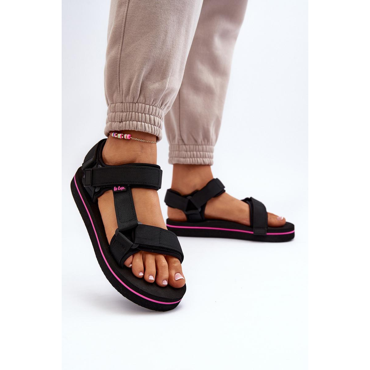 Dámske sandále na platforme Lee Cooper LCW-24-05-2751L Čierne - Čierna
