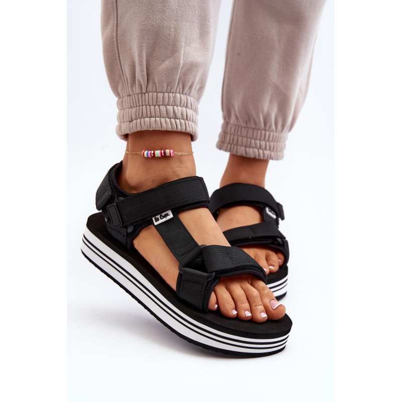 Dámske sandále na platforme Lee Cooper LCW-24-05-2753L Čierne - Čierna