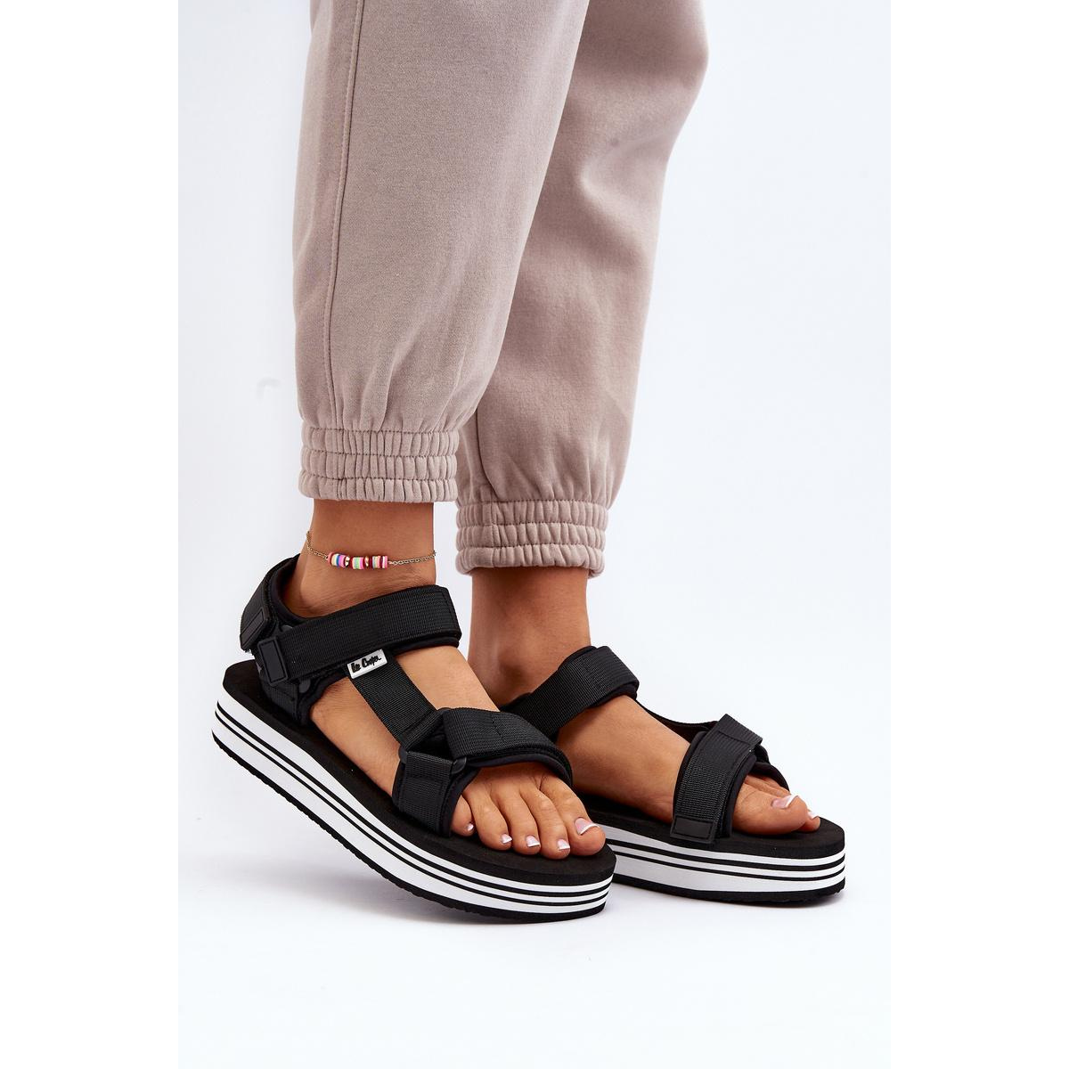 Dámske sandále na platforme Lee Cooper LCW-24-05-2753L Čierne - Čierna