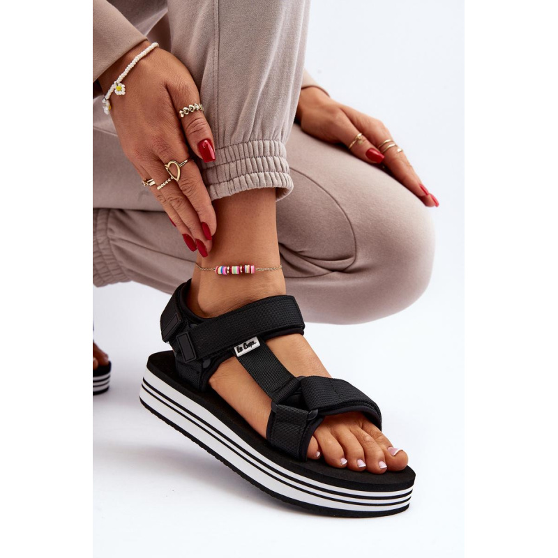 Dámske sandále na platforme Lee Cooper LCW-24-05-2753L Čierne - Čierna