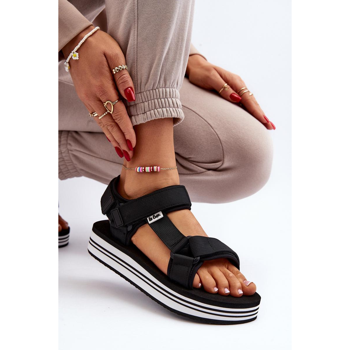 Dámske sandále na platforme Lee Cooper LCW-24-05-2753L Čierne - Čierna