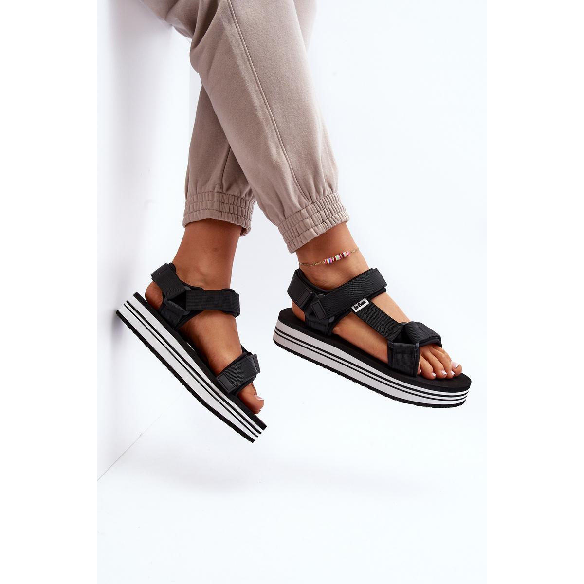 Dámske sandále na platforme Lee Cooper LCW-24-05-2753L Čierne - Čierna