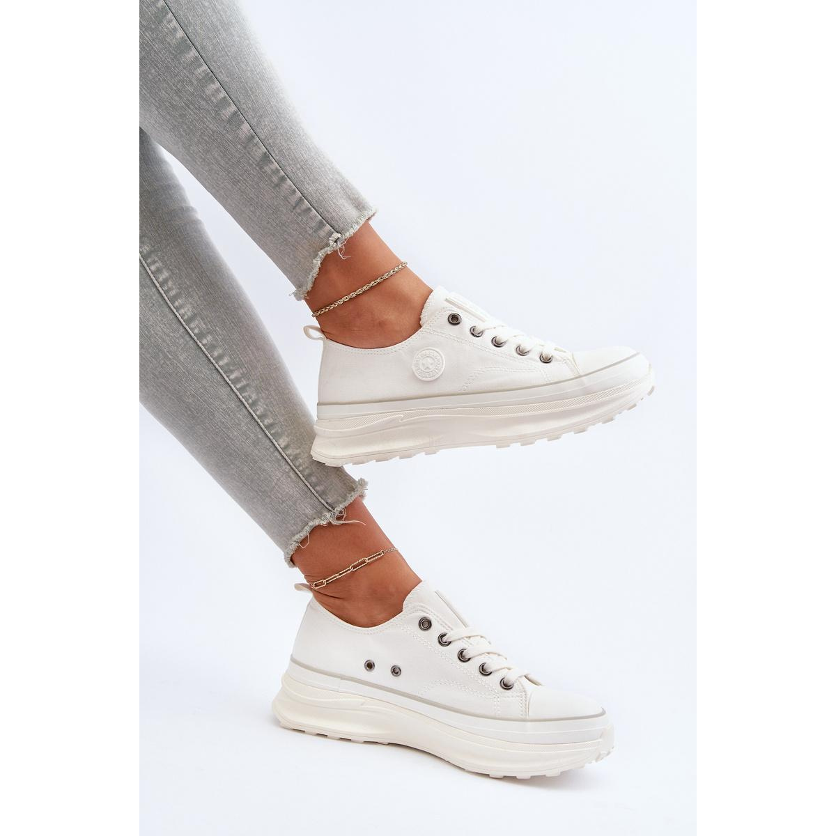 Dámske tenisky na masívnej podrážke Big Star NN274126 Biele - Biela