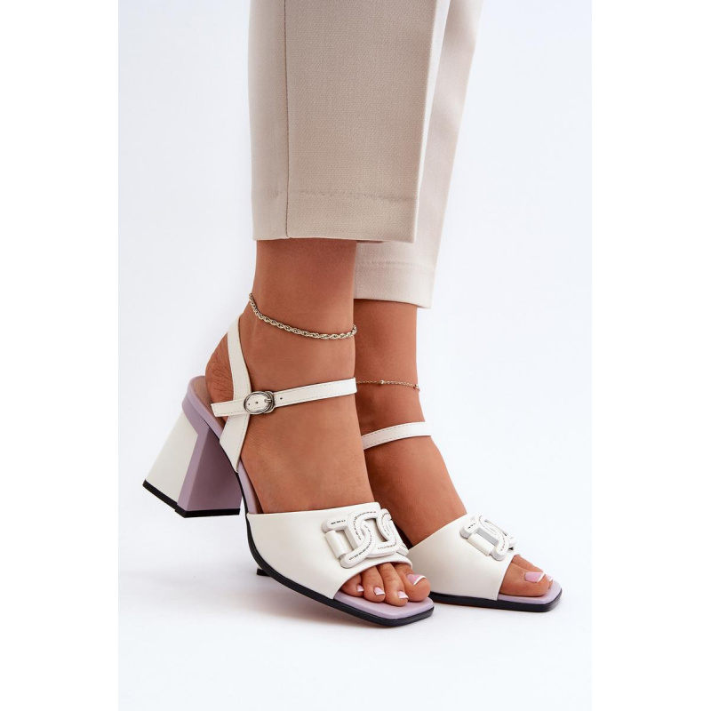 Elegantné sandále na opätku s bielou ozdobou D&A MR38-156