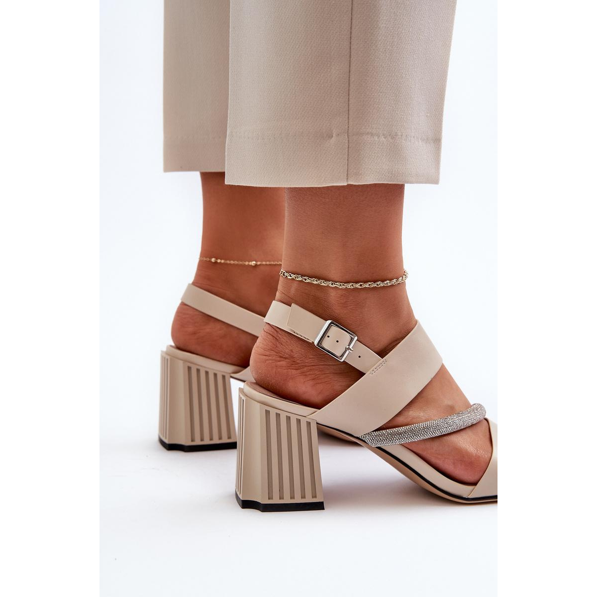 Dámske elegantné sandále na opätku béžové D&A MR38-549 - Béžová