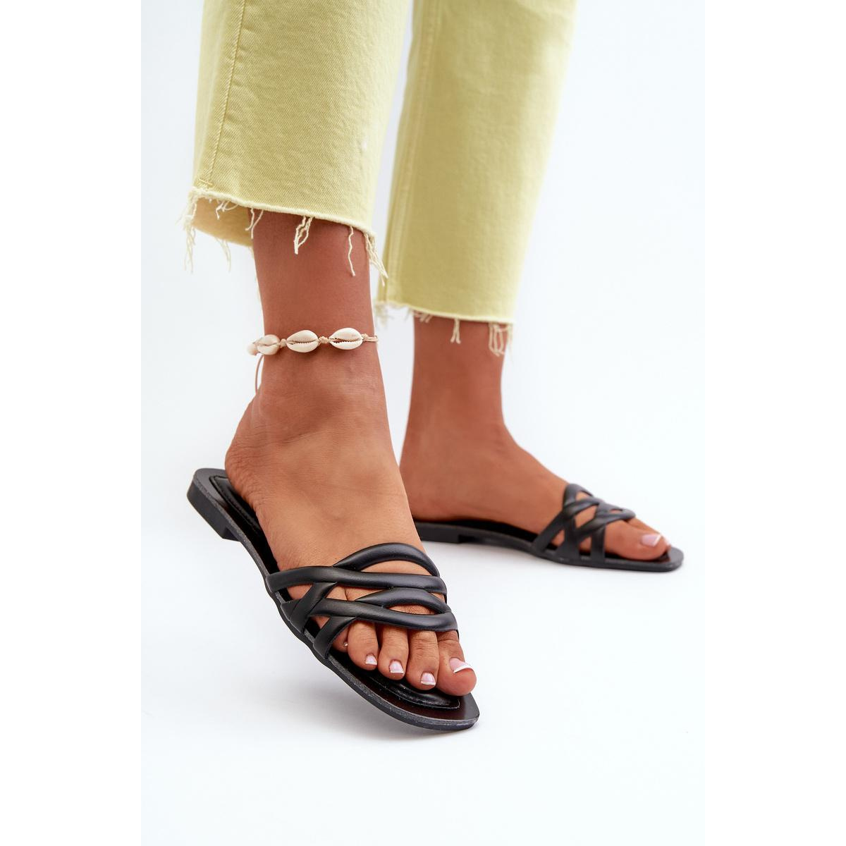 Dámske sandále z eko kože na plochej podrážke čierne Moldela - Čierna