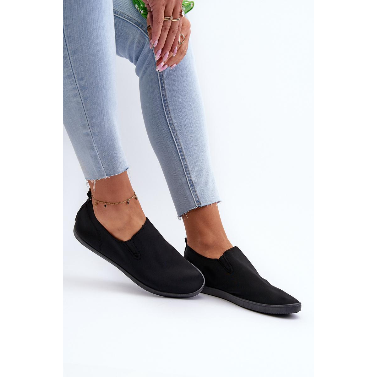 Dámske čierne tenisky Slip-On Lovinia - Čierna