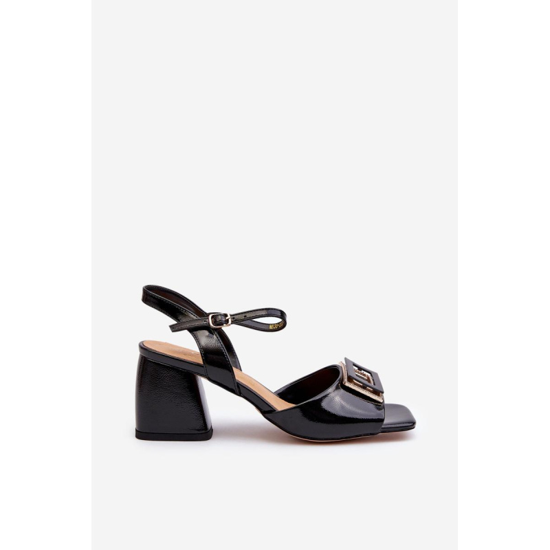 Elegantné lakované sandále na opätku s ozdobou Čierne D&A MR38-202