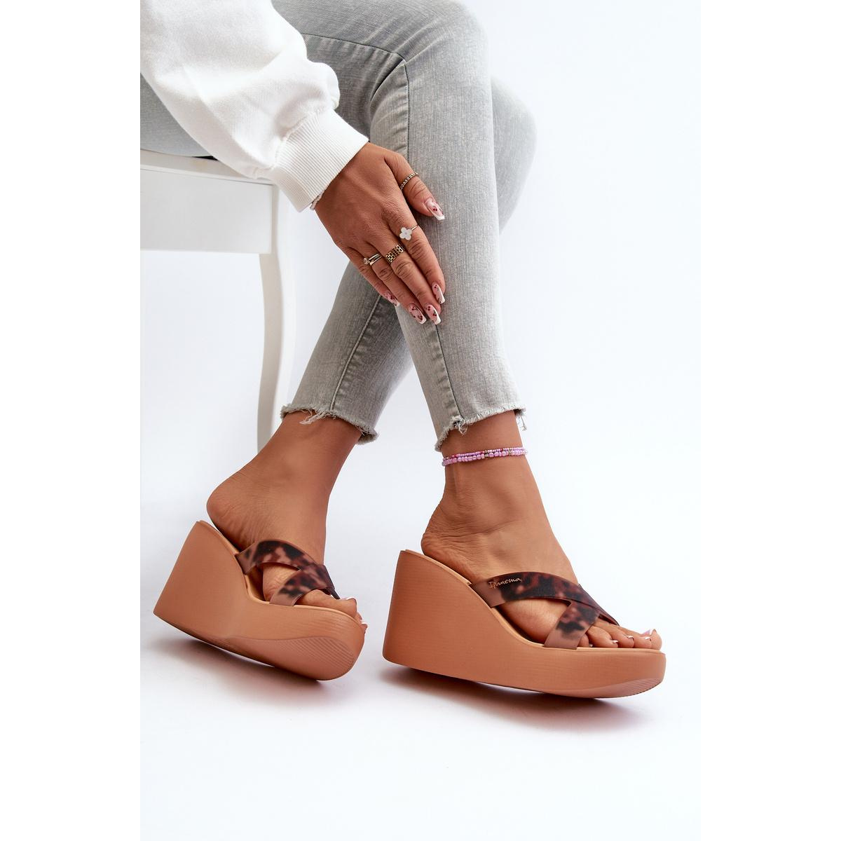 Dámske sandále na platni 83520 Ipanema High Fashion Slide Fem hnedé - Odtiene hnedej a béžovej