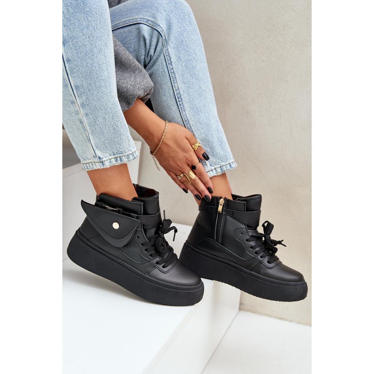 Vysoké sneakers s vreckom na platforme čierne Saramis - Čierna