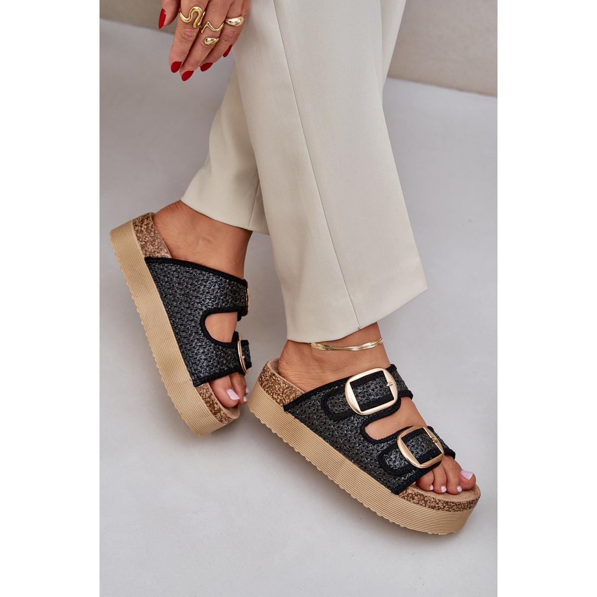 Sandal s Pletením A Sponami Na Masívnej Platforme Čierne Aralissea - Čierna