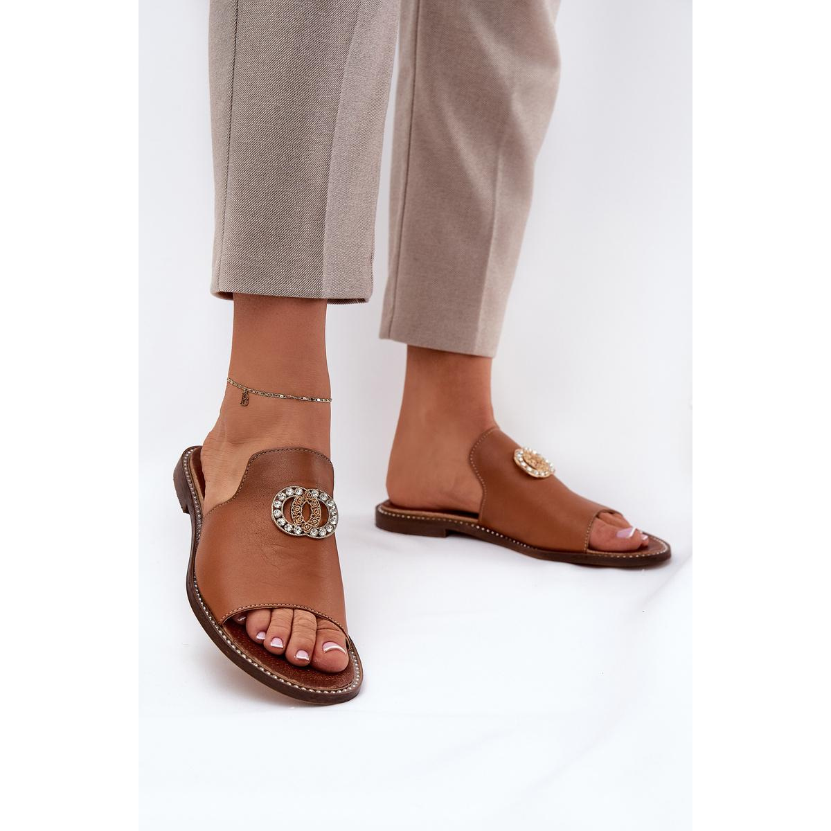 Elegantné Dámske Kožené Pantofle S Dekoráciou Zazoo 3008 Camel - Odtiene hnedej a béžovej