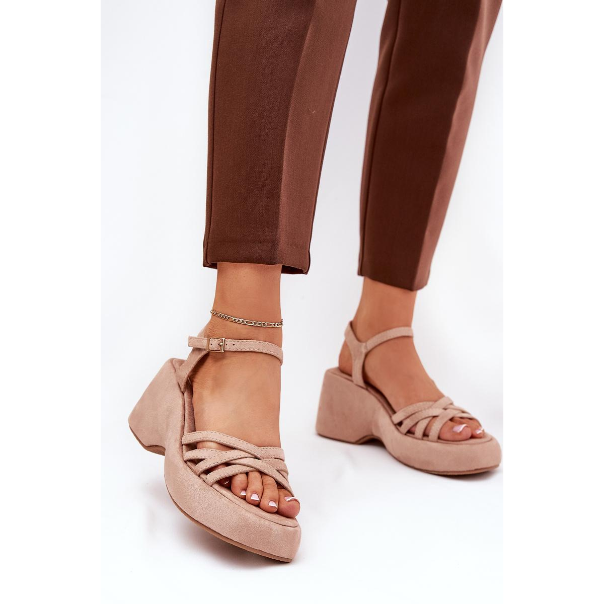 Sandal Na Platforme A Klíne Z Eko Semiša Béžové Nendal - Béžová