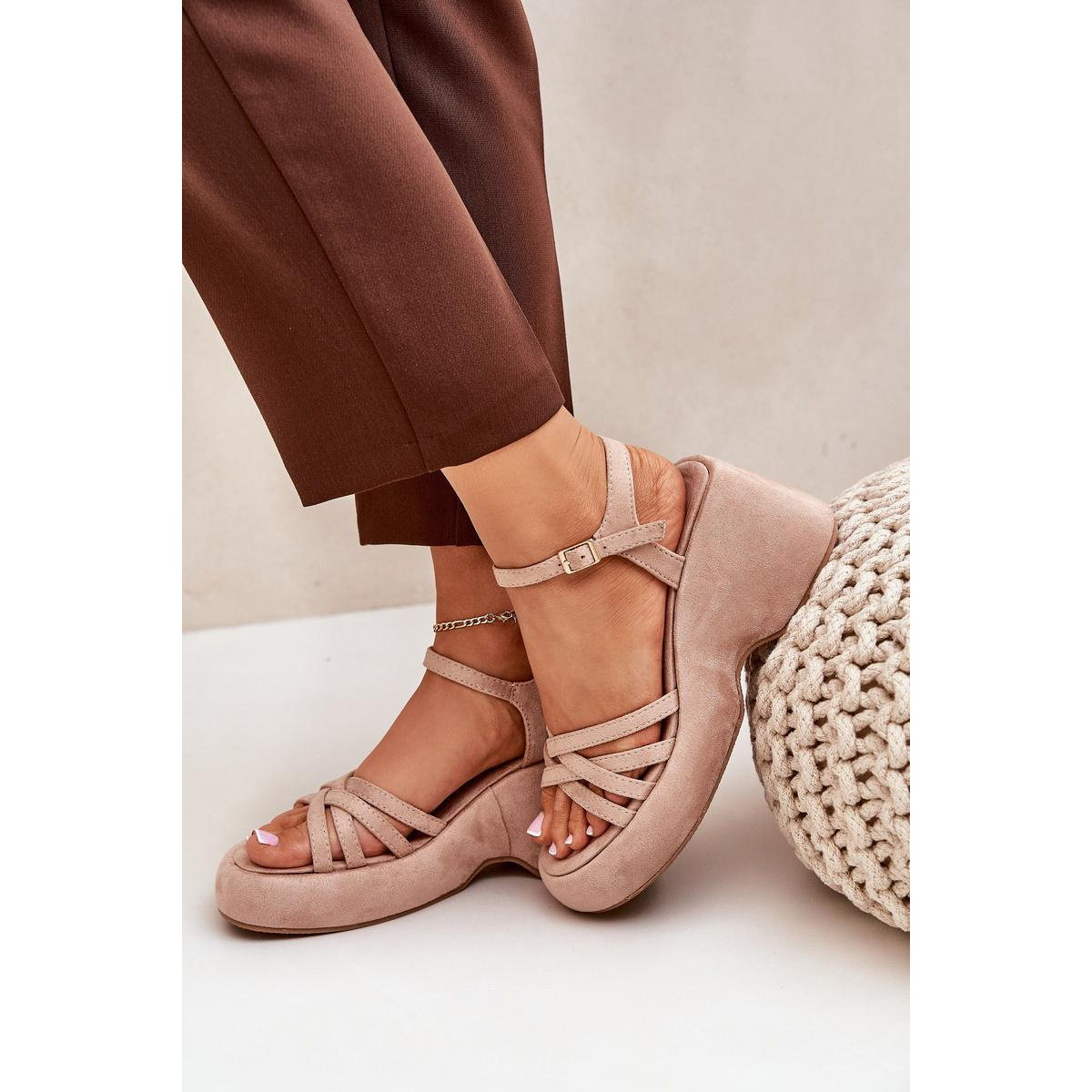 Sandal Na Platforme A Klíne Z Eko Semiša Béžové Nendal - Béžová