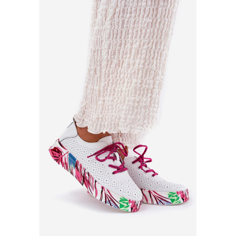 Dámske Kožené Sneakersy Na Vzorovanej Platforme Vinceza 88017 Biele