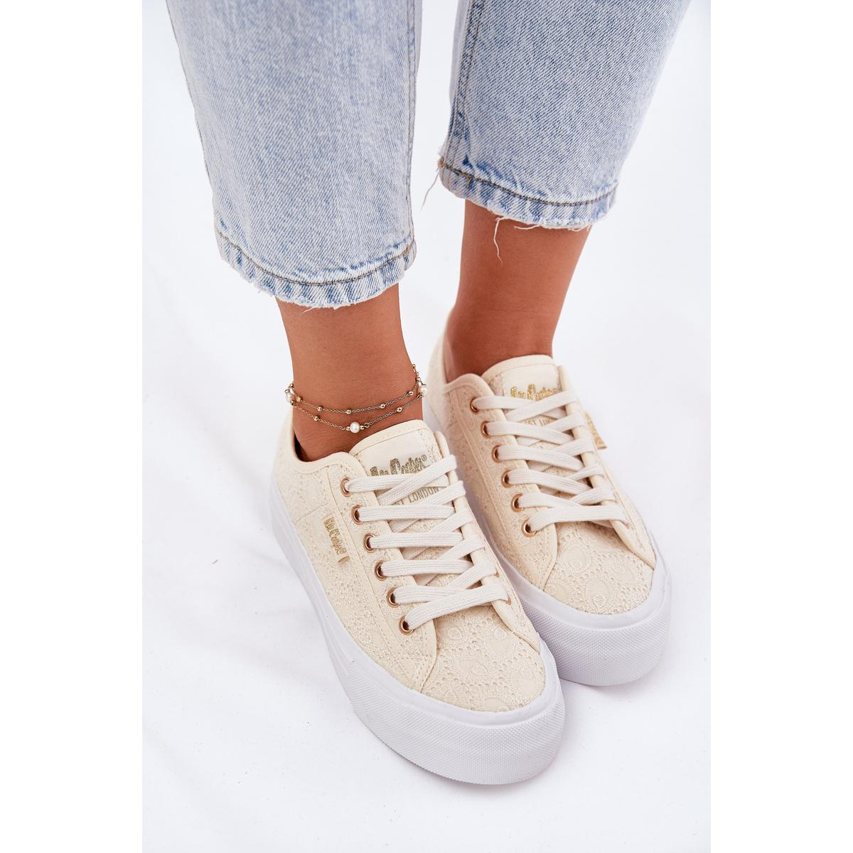 Dámske Tenisky S Čipkou Lee Cooper LCW-25-31-3440L Béžové - Béžová