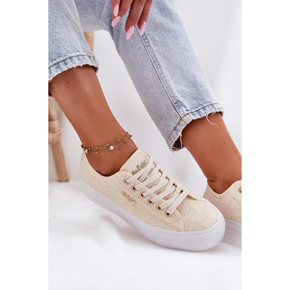 Dámske Tenisky S Čipkou Lee Cooper LCW-25-31-3440L Béžové - Béžová