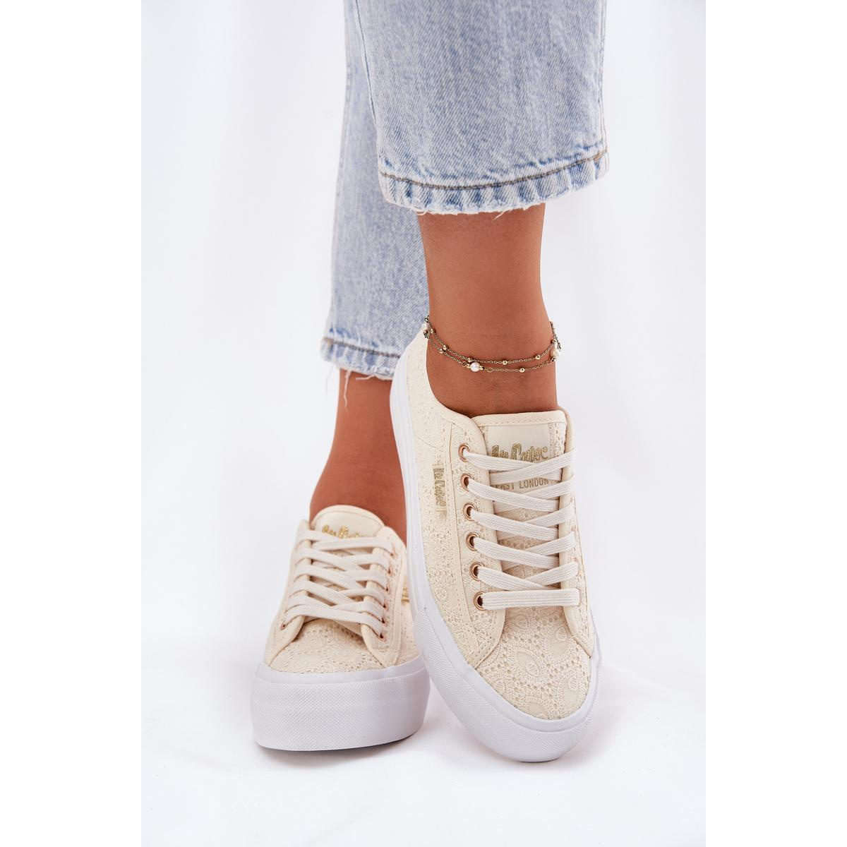 Dámske Tenisky S Čipkou Lee Cooper LCW-25-31-3440L Béžové - Béžová