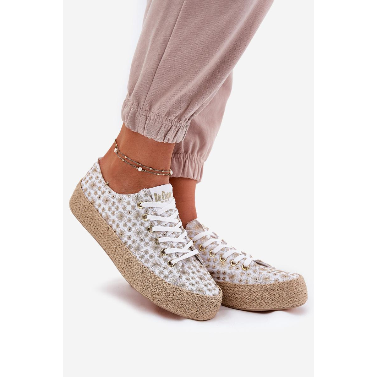 Vzorkované Dámske Tenisky Na Platforme S Pletením Lee Cooper LCW-25-08-3648L Bielo-Zlaté - Biela || Zlatá