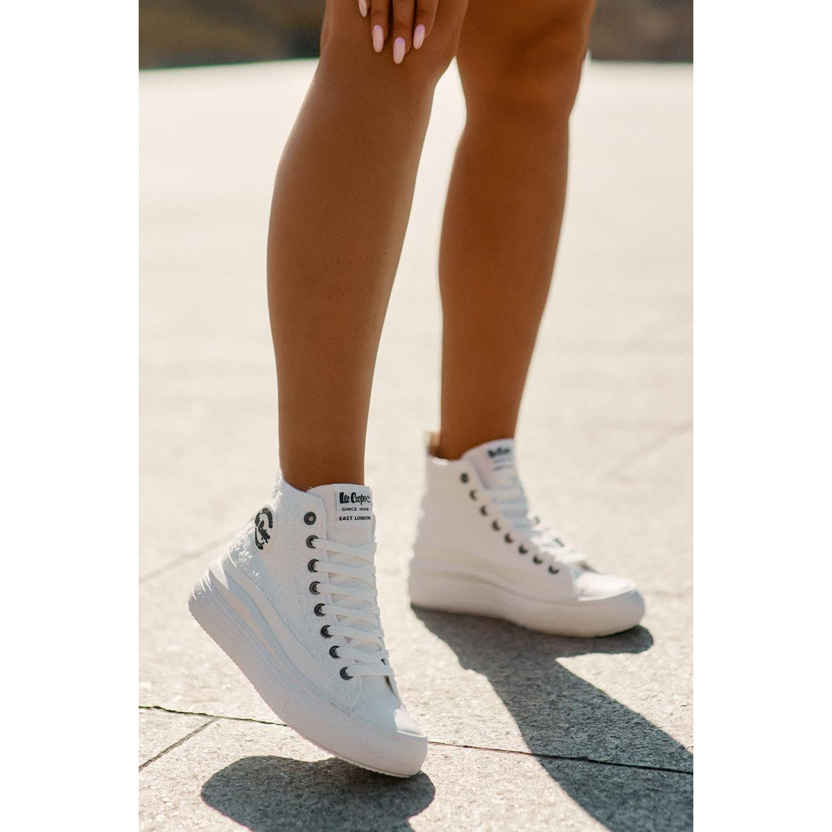 Dámske Tenisky Na Platforme Lee Cooper LCW-25-44-3209L Biele