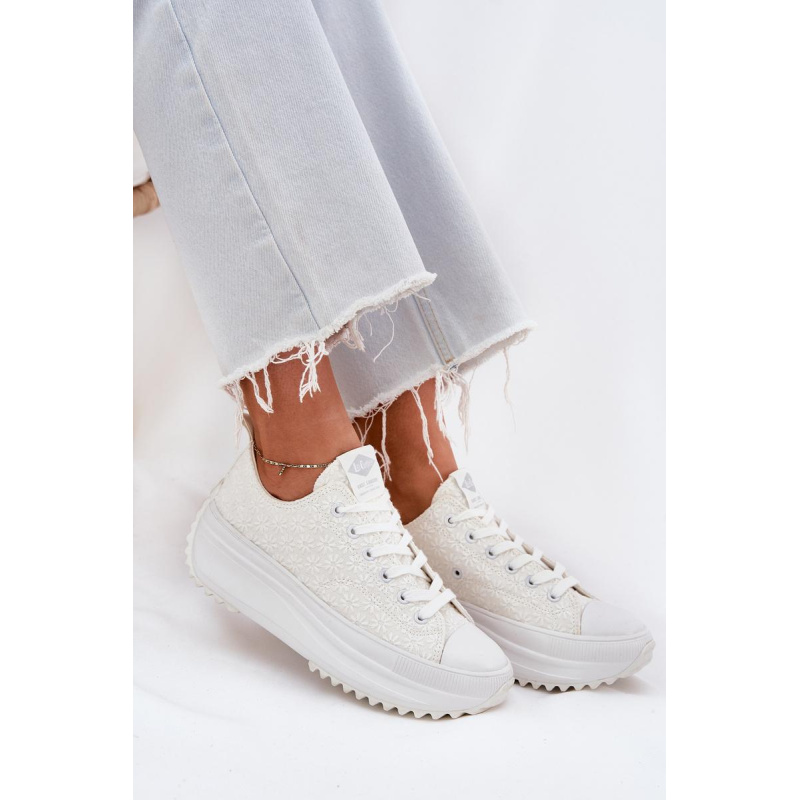 Dámske Tenisky S Vyšívaním Na Platforme Lee Cooper LCW-25-31-3465L Biele