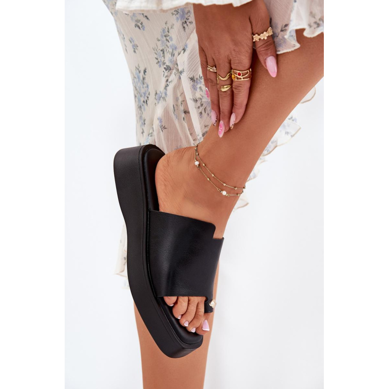Dámske Pantofle Na Platforme S Dekoratívnym Detailom Čierne Linosea